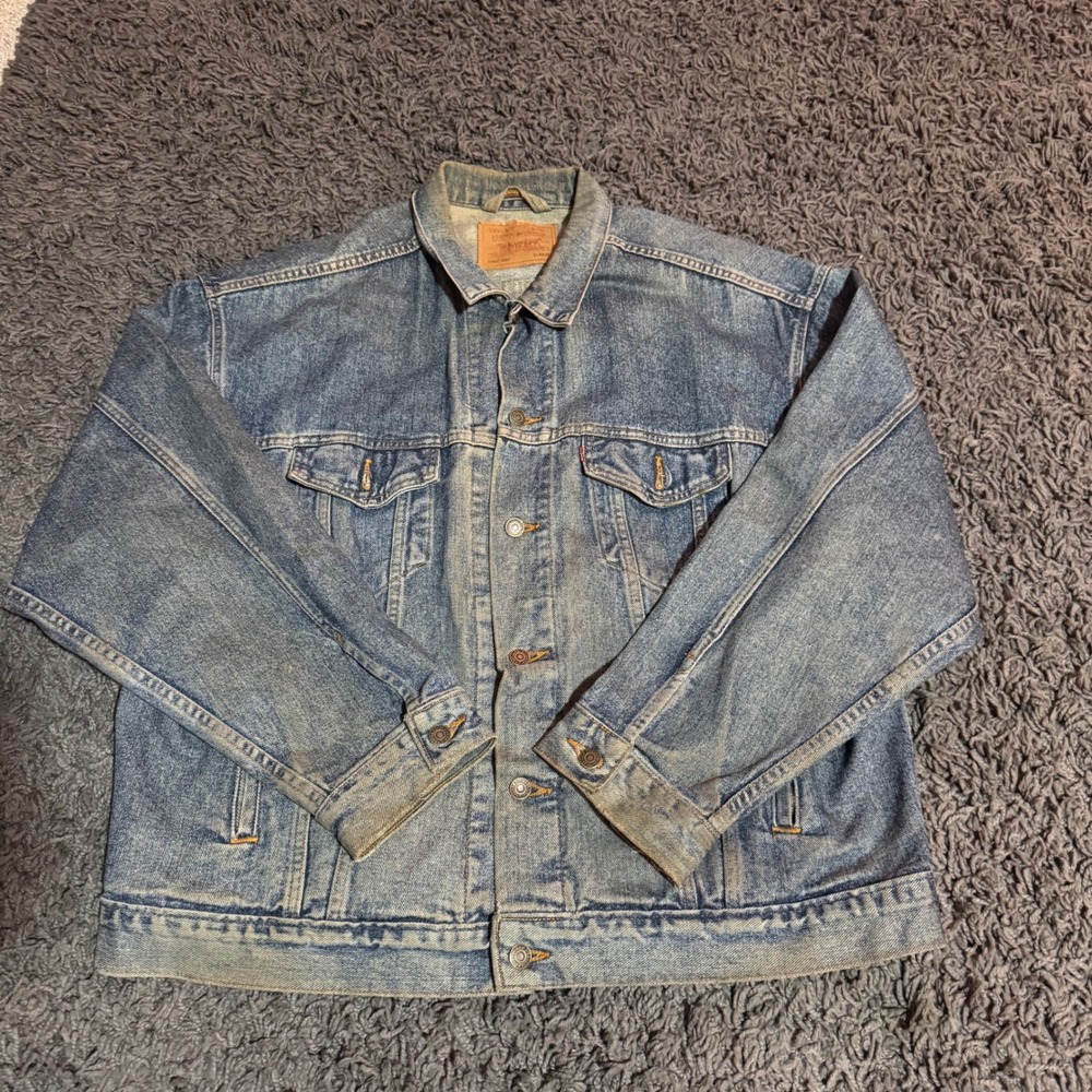 Vintage Levi's Denim Trucker Jacket 70507-4890 XL Distressed Light Wash Coat